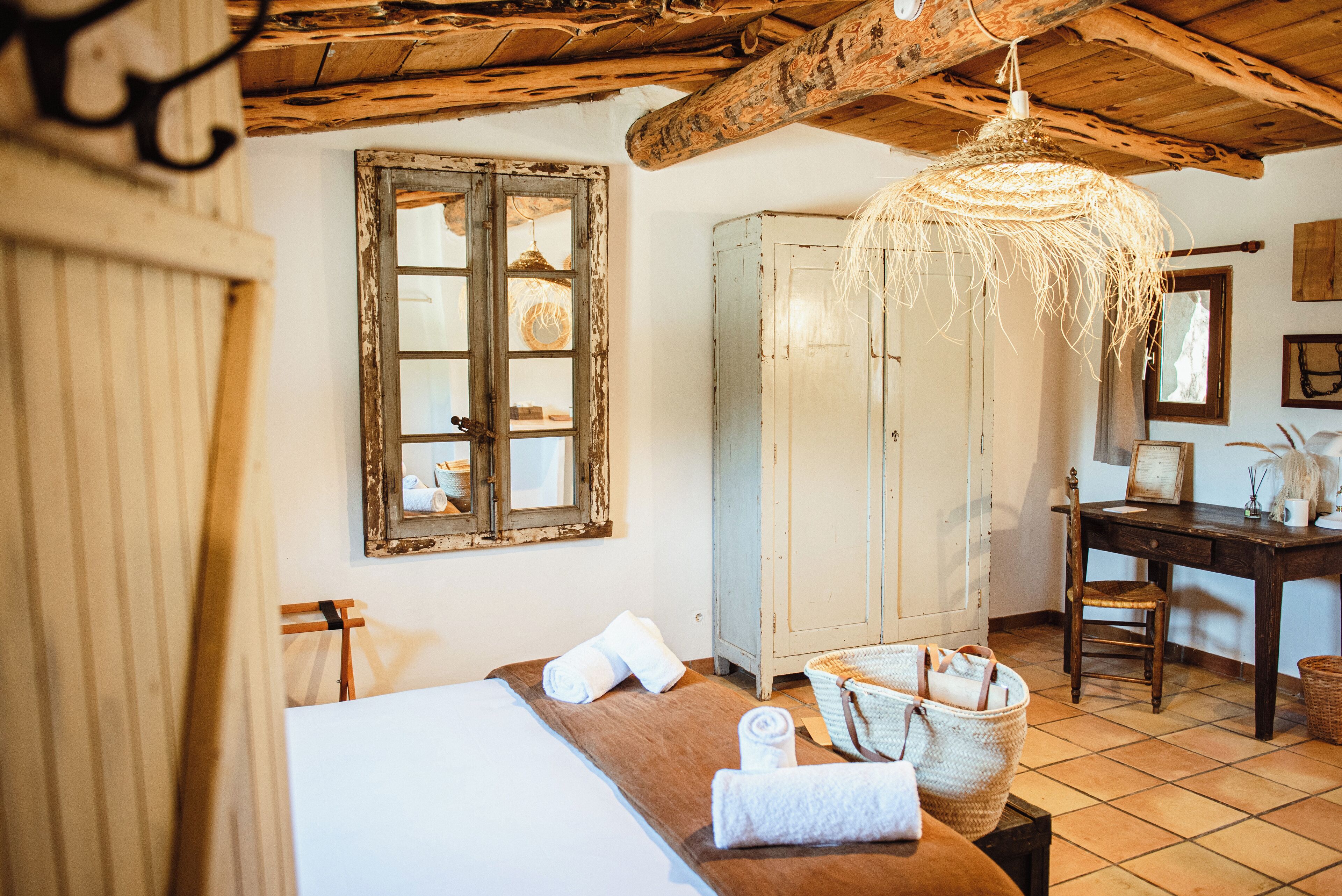 Chambre Supérieure | Rideaux occultants, fer et planche à repasser, Wi-Fi gratuit