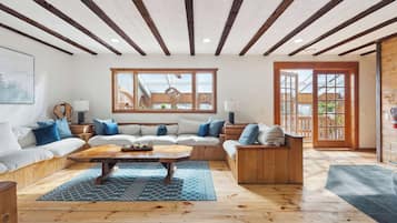 Smart TV, fireplace, stereo, offices