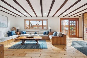 TV connectée, cheminée, chaîne hi-fi, espaces bureaux