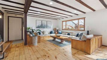 Smart TV, fireplace, stereo, offices