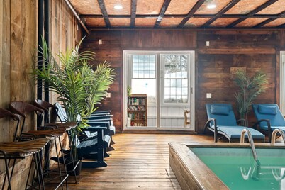 Home with View of Mount Snow!! Indoor-pool, spa, sauna Gym & more Sleeps 23+