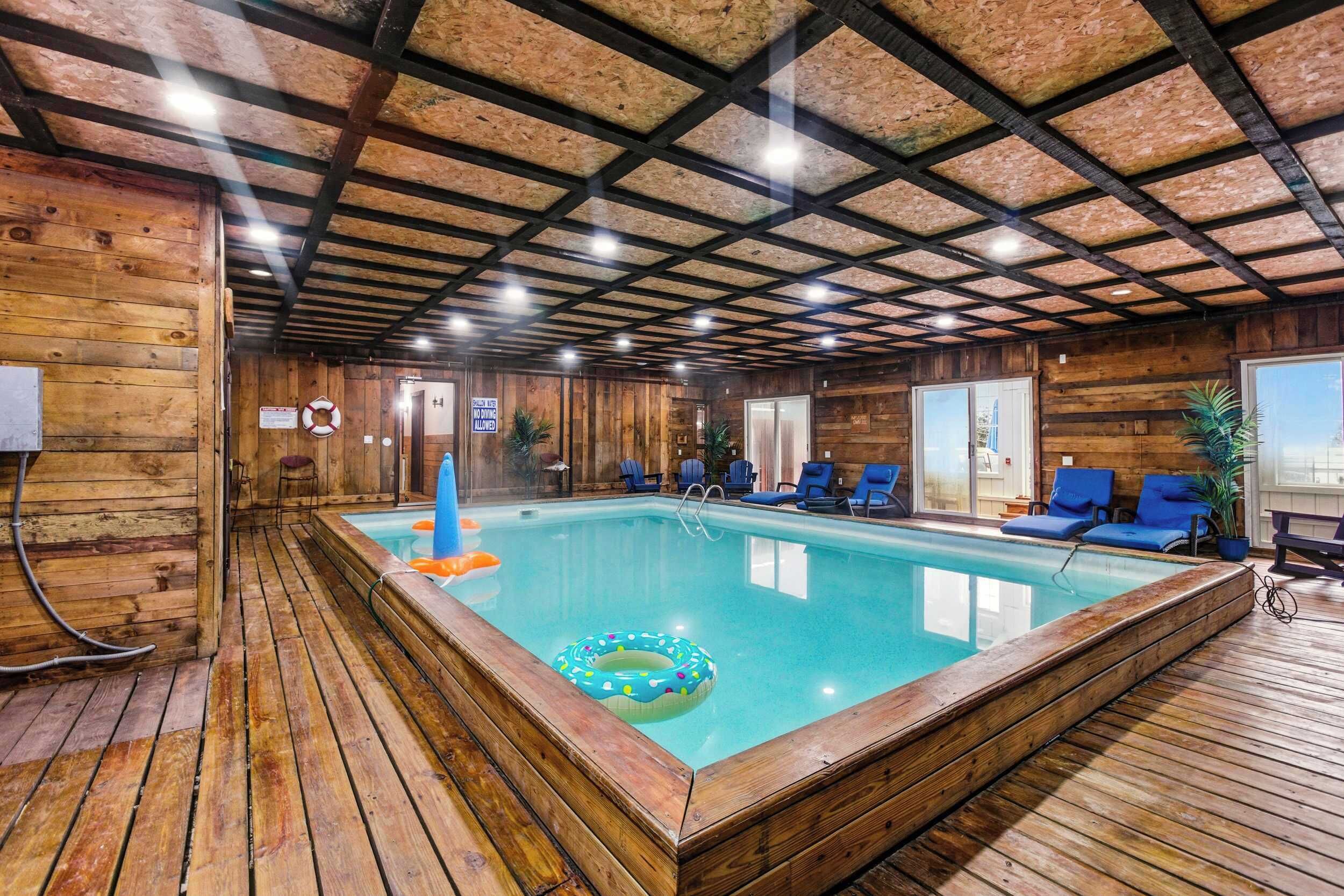 室内游泳池，恒温泳池