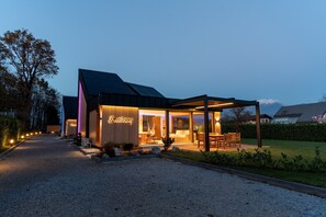 Exterior - Luxury Holiday Home with Terrace Hot tub and Sauna (Sencur)
