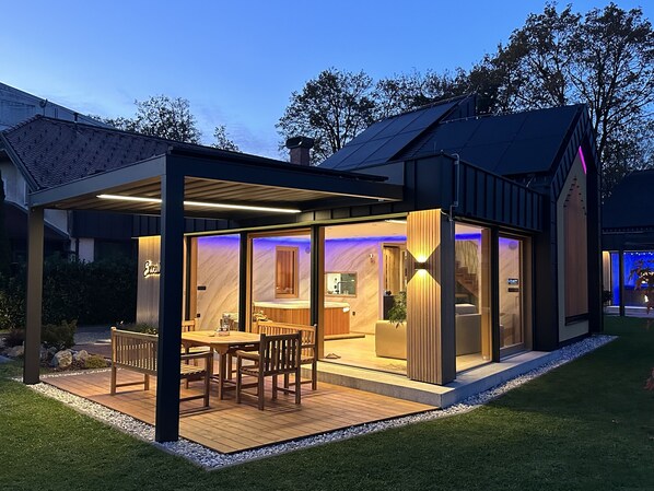 Outdoor dining - Luxury Holiday Home with Terrace Hot tub and Sauna (Sencur)