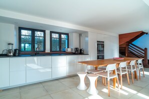 Fridge, microwave, oven, dishwasher