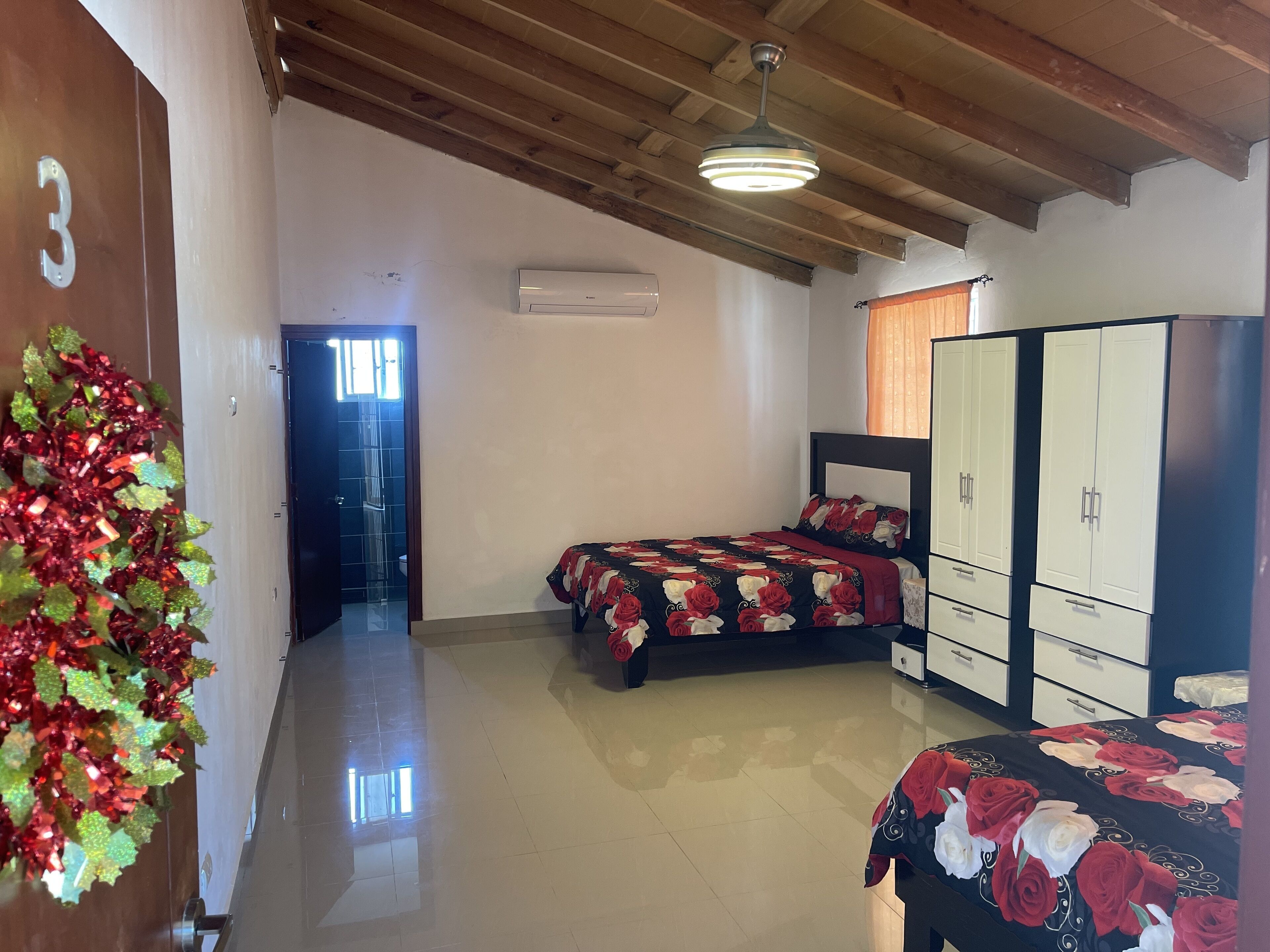 Superior Villa | 5 bedrooms, iron/ironing board, free WiFi