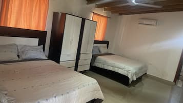 5 bedrooms, iron/ironing board, free WiFi
