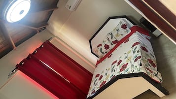5 bedrooms, iron/ironing board, free WiFi