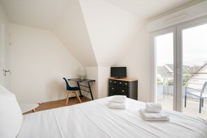 2 chambres, fer et planche à repasser, Wi-Fi gratuit, draps fournis