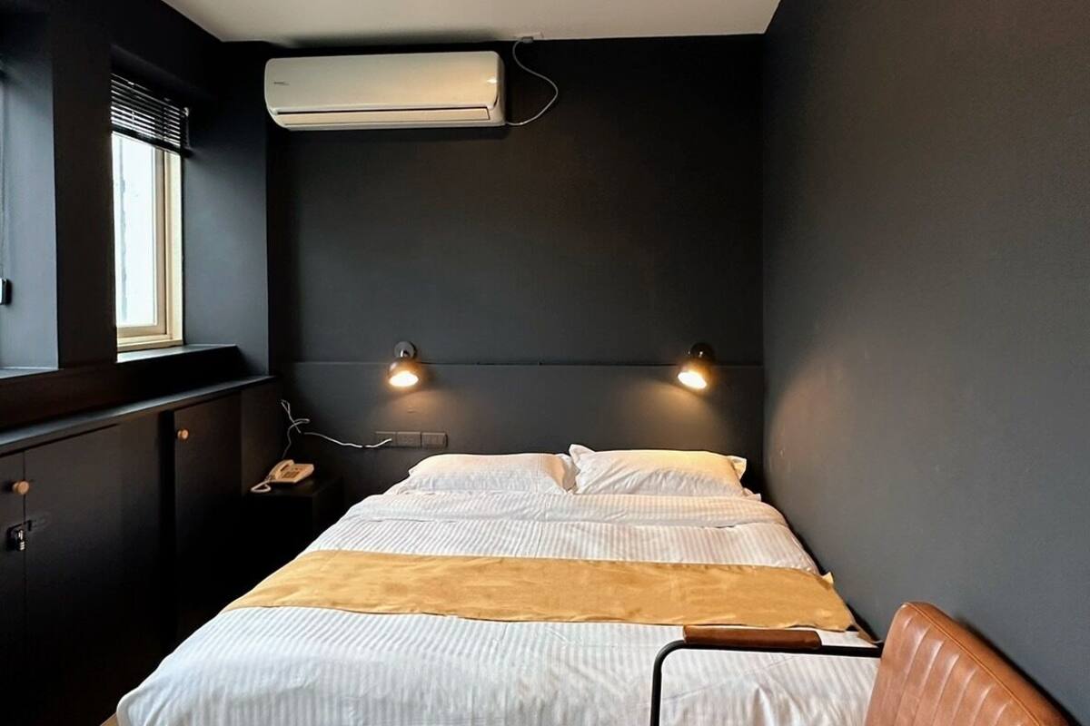 Standard Double Room | WiFi (free), individually furnished, bed sheets