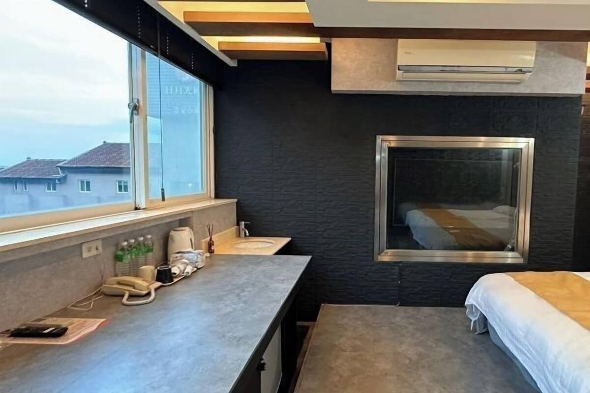 Individually furnished, free WiFi, bed sheets