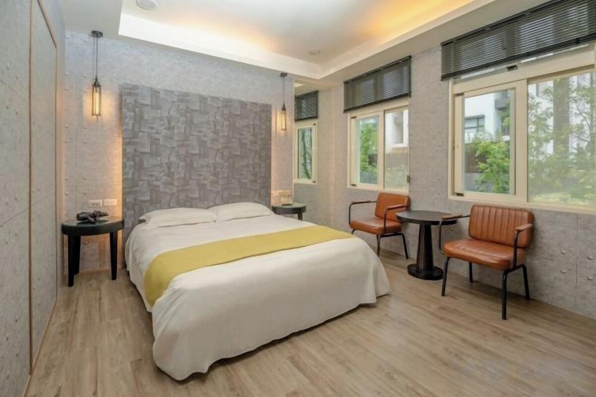 WiFi (free), individually furnished, bed sheets