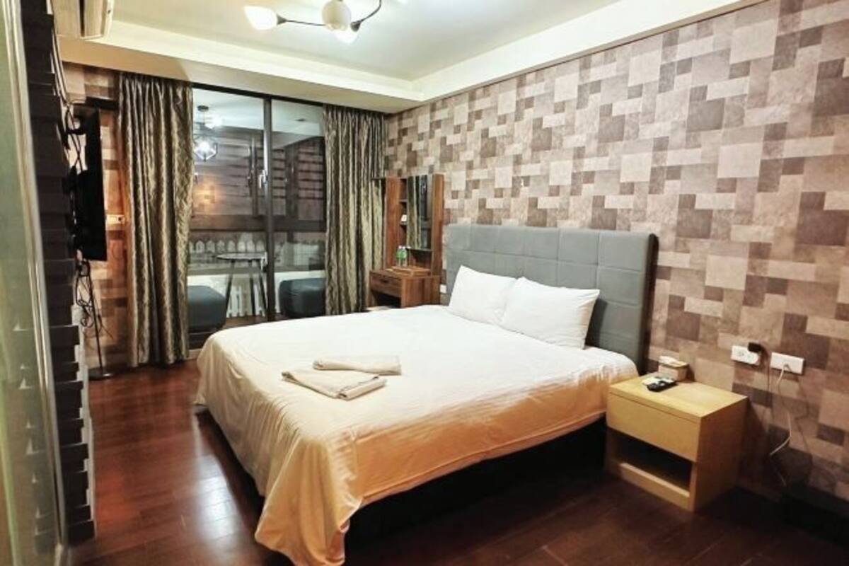 Individually furnished, free WiFi, bed sheets