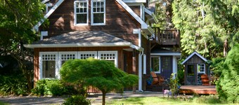 Haven near the water with kayaks, firepit, decks, amazing views - dog-friendly