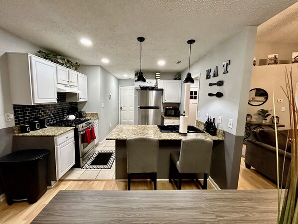 Fridge, microwave, oven, stovetop - Outdoor Getaway with pool table (Sharpsburg)