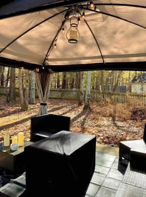 Terrace/patio - Outdoor Getaway with pool table (Sharpsburg)