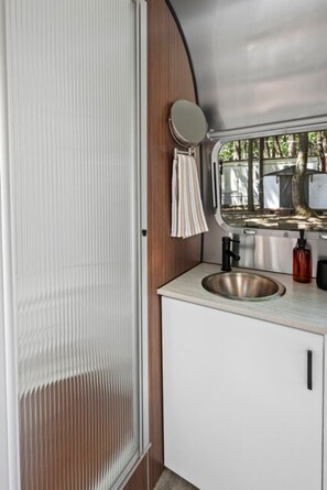 Interior - Airstream - (Cherry) (Dunsmuir)