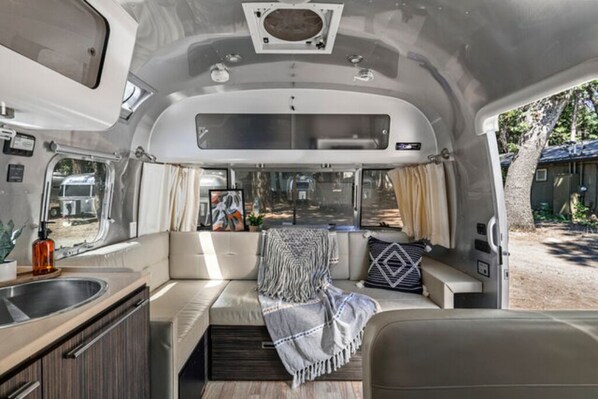 Interior - Airstream - (Willow) (Dunsmuir)