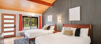 Cave Springs Resort Hotel Room 9 (Visit Mt Shasta)