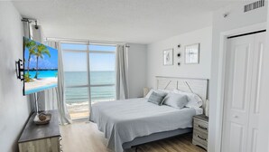3 bedrooms, iron/ironing board, free WiFi, bed sheets - Oceanfront, 3 bedrooms & 3 bathrooms, sleeps 10 (Myrtle Beach)