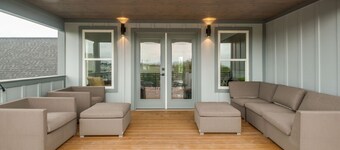 The Gulch & 12 South! 4 bdrm3.5 ba. Roof top deck. Minutes to Broadway. Perfect!