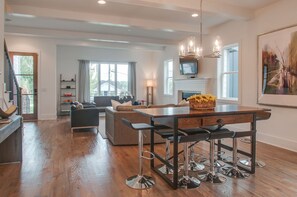 Interior - The Gulch & 12 South! 4 bdrm3.5 ba. Roof top deck. Minutes to Broadway. Perfect! (Nashville)