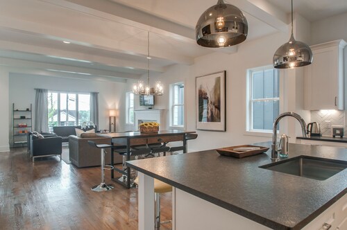 The Gulch & 12 South! 4 bdrm3.5 ba. Roof top deck. Minutes to Broadway. Perfect!