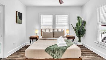 2 bedrooms, iron/ironing board, WiFi, bed sheets