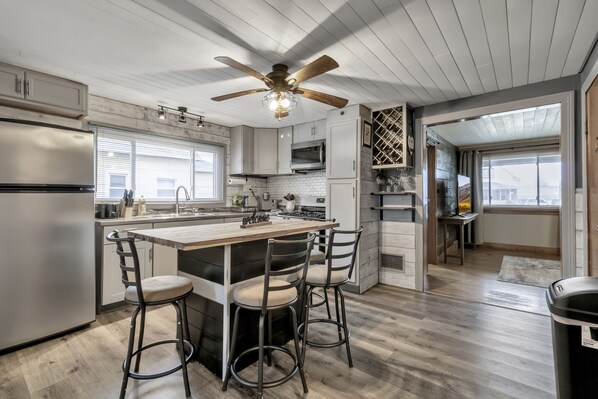 Refrigerador, microondas, horno, placa de cocina