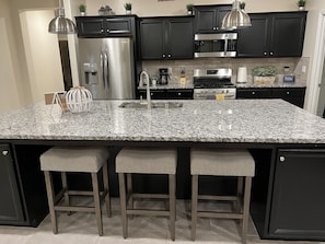 Microwave, oven, stovetop, dishwasher - Cozy Clean 3 Bedroom 2 Bath Home (Fresno)
