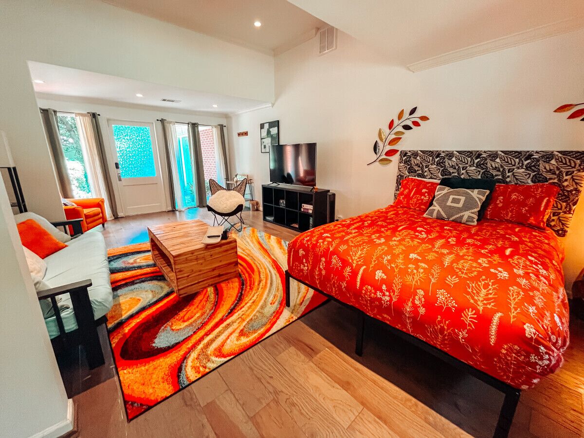 Skrivebord, strykejern/-brett, wi-fi (inkludert) og sengetøy