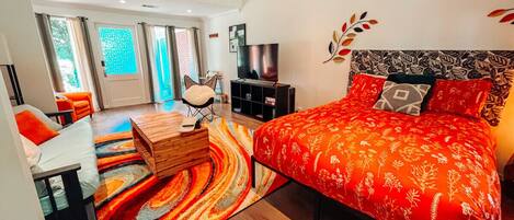 Skrivebord, strykejern/-brett, wi-fi (inkludert) og sengetøy