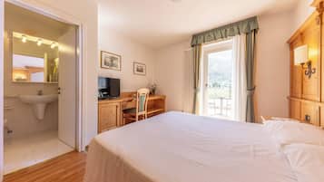 Double or Twin Room | Minibar, in-room safe, desk, laptop workspace