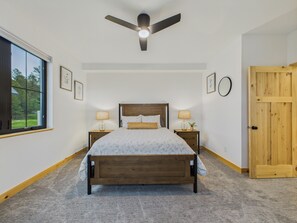 7 habitaciones, tabla de planchar con plancha y acceso a internet