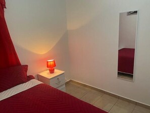 2 chambres, fer et planche à repasser, Wi-Fi, draps fournis