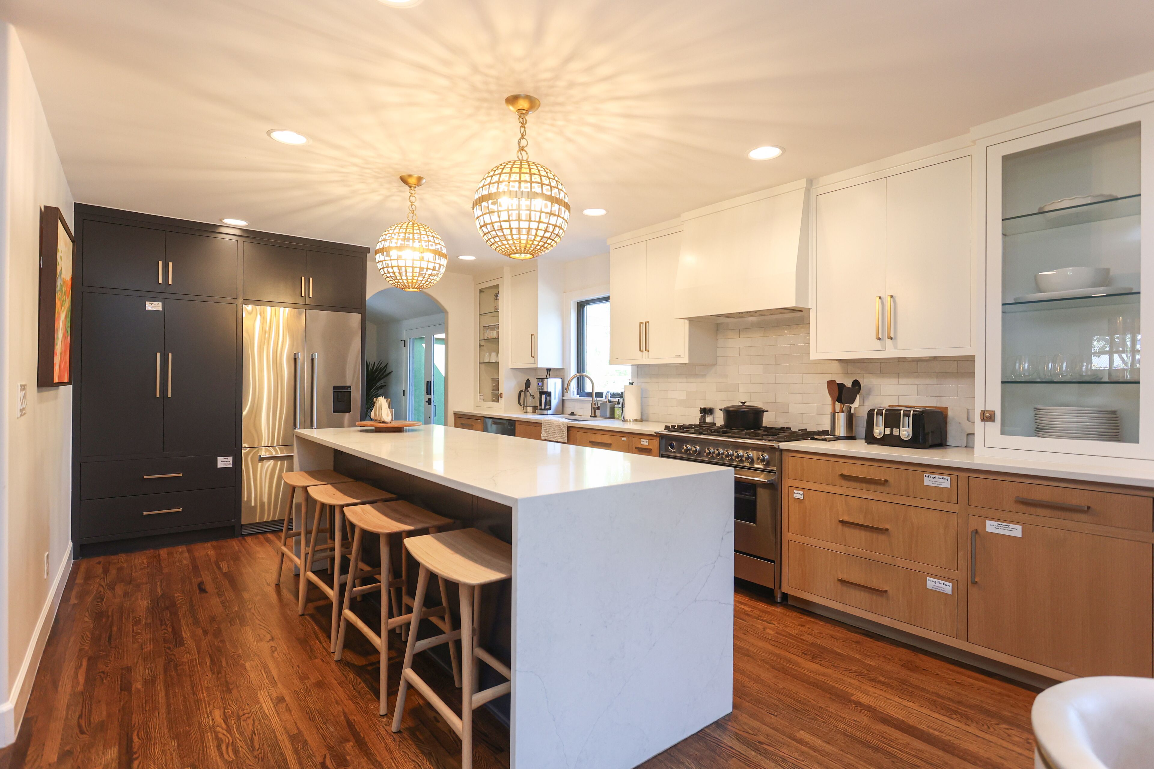 冰  箱、微波炉、烤箱、炉灶