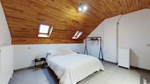 2 habitaciones, tabla de planchar con plancha, wifi y ropa de cama 