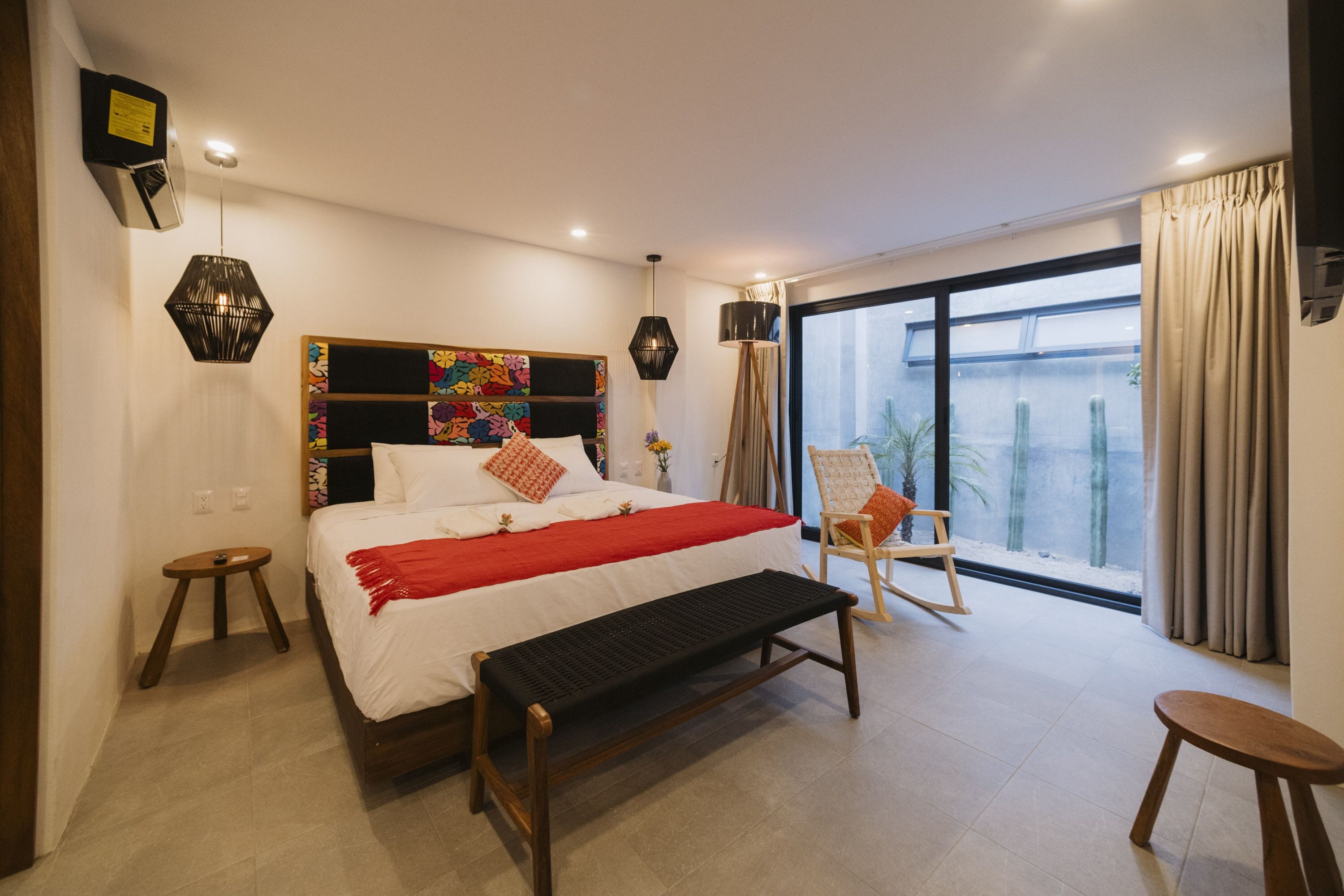 Suite Premium | Seprai premium, selimut bulu angsa, dan brankas