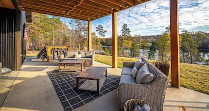 Pool ~ Boat Dock ~ Volleyball Court 9 BR ~ Sleeps 24