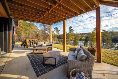 Pool ~ Boat Dock ~ Volleyball Court 9 BR ~ Sleeps 24