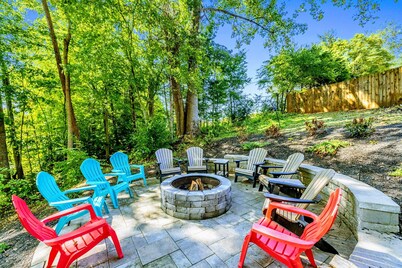 Secluded Lakefront | Private Pool | Dock | Hot Tub