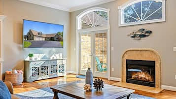 Smart TV, chimenea, videojuegos y reproductor de DVD