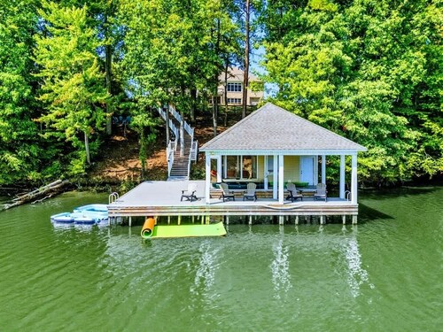 Secluded Lakefront | Private Pool | Dock | Hot Tub