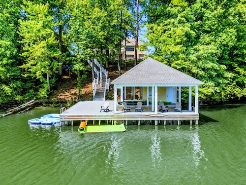 Secluded Lakefront | Private Pool | Dock | Hot Tub