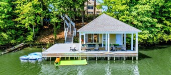Secluded Lakefront | Private Pool | Dock | Hot Tub
