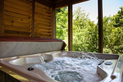 1 BR Hot Tub Cabin- Closest Cabins to Garden of the Gods-Shawnee National Forest