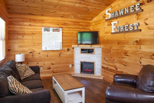 2 BR Hot Tub Cabin- Closest Cabins to Garden of the Gods-Shawnee National Forest