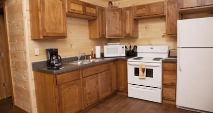 2 BR Hot Tub Cabin- Closest Cabins to Garden of the Gods-Shawnee National Forest