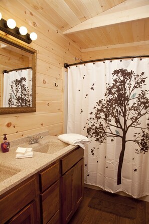 Towels - 1 BR Hot Tub Cabin- Closest Cabins to Garden of the Gods-Shawnee National Forest (Herod)