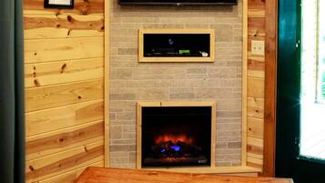 Smart TV y chimenea